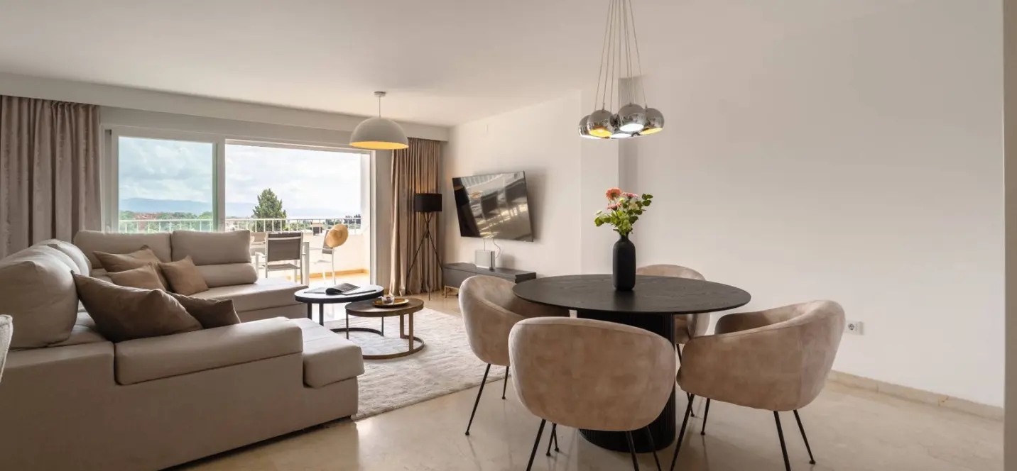 Venta de apartamento en planta media en Nueva Andalucía 3