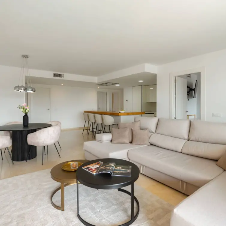 Venta de apartamento en planta media en Nueva Andalucía