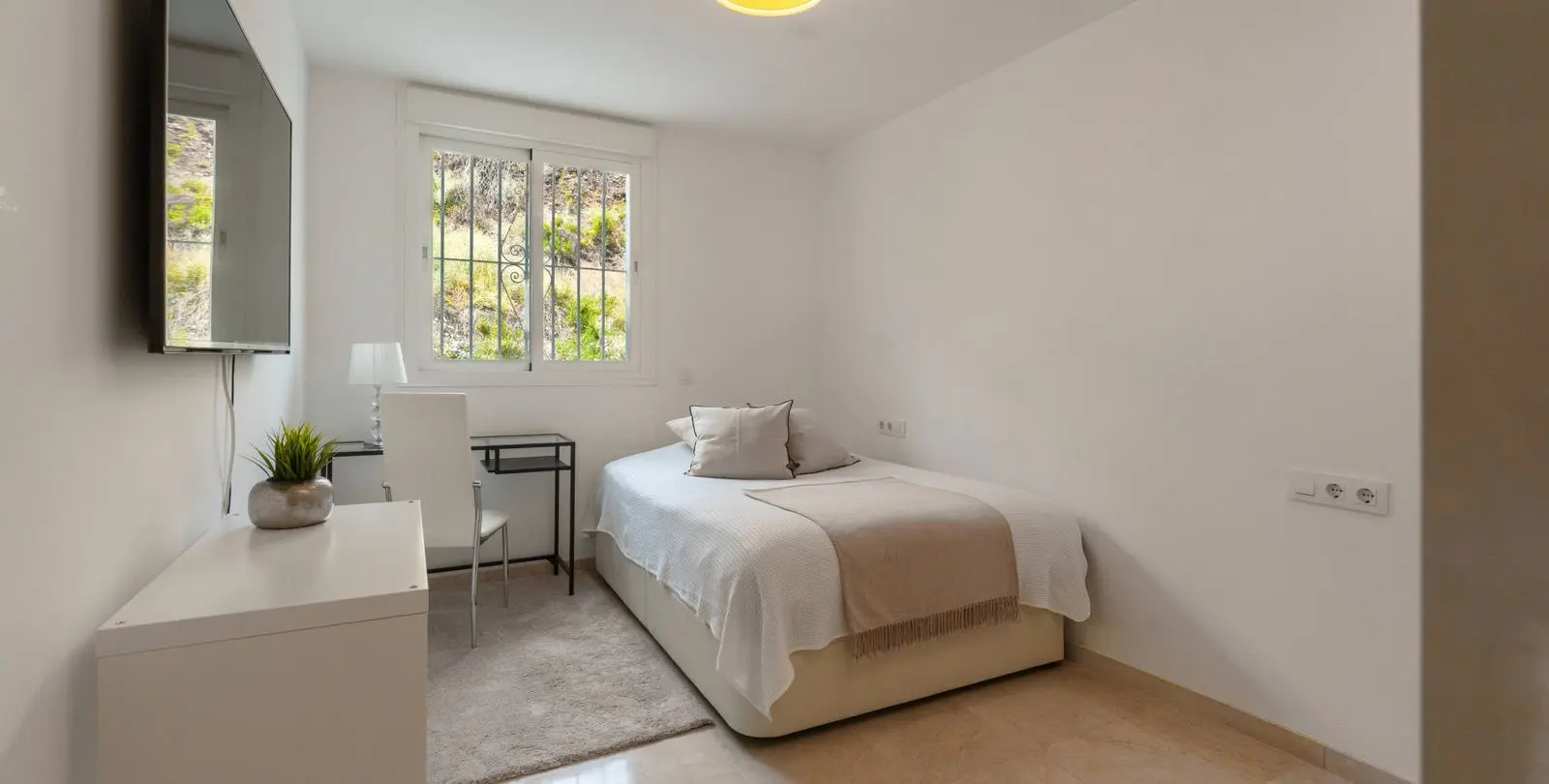 Venta de apartamento en planta media en Nueva Andalucía 15