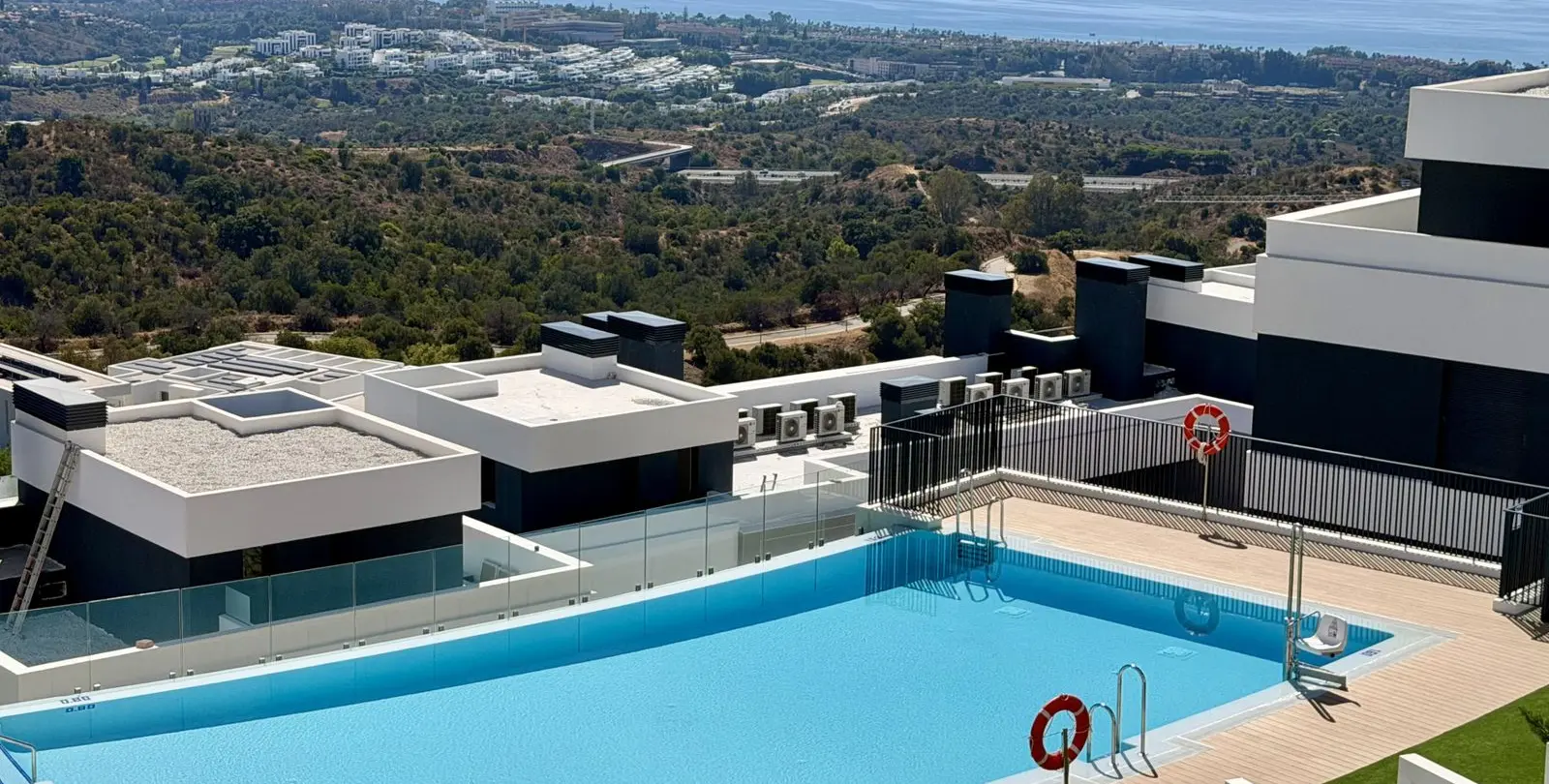 Sale of middle floor apartment in Marbella 2