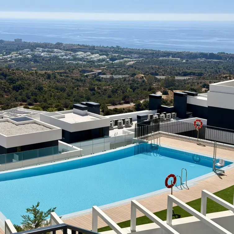 Sale of middle floor apartment in Marbella