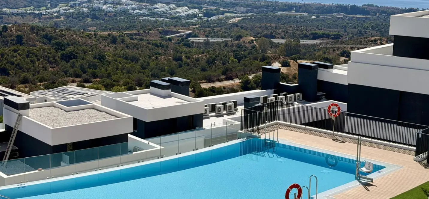 Sale of middle floor apartment in Marbella 1