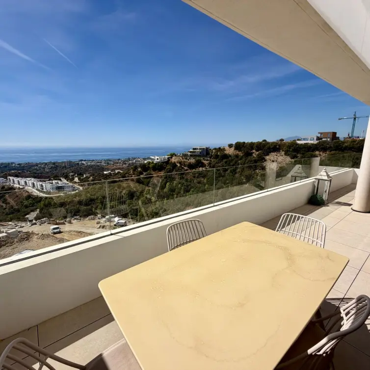 Sale of middle floor apartment in Marbella