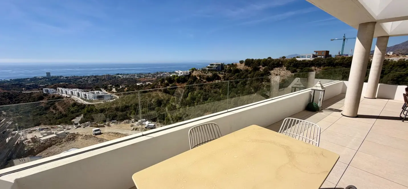 Sale of middle floor apartment in Marbella 2