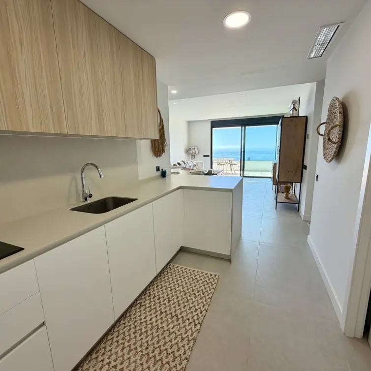 Sale of middle floor apartment in Marbella