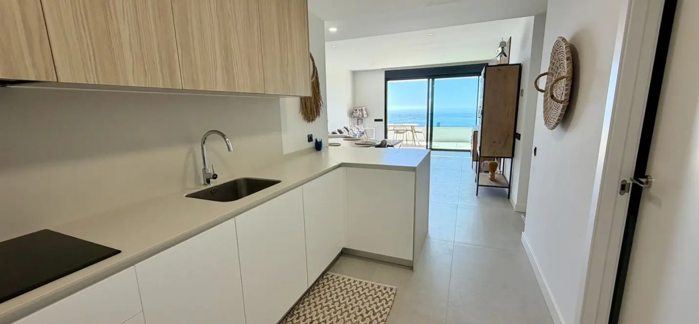 Sale of middle floor apartment in Marbella 3
