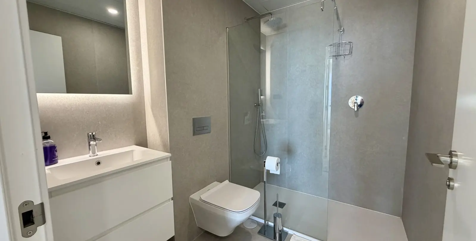 Sale of middle floor apartment in Marbella 16