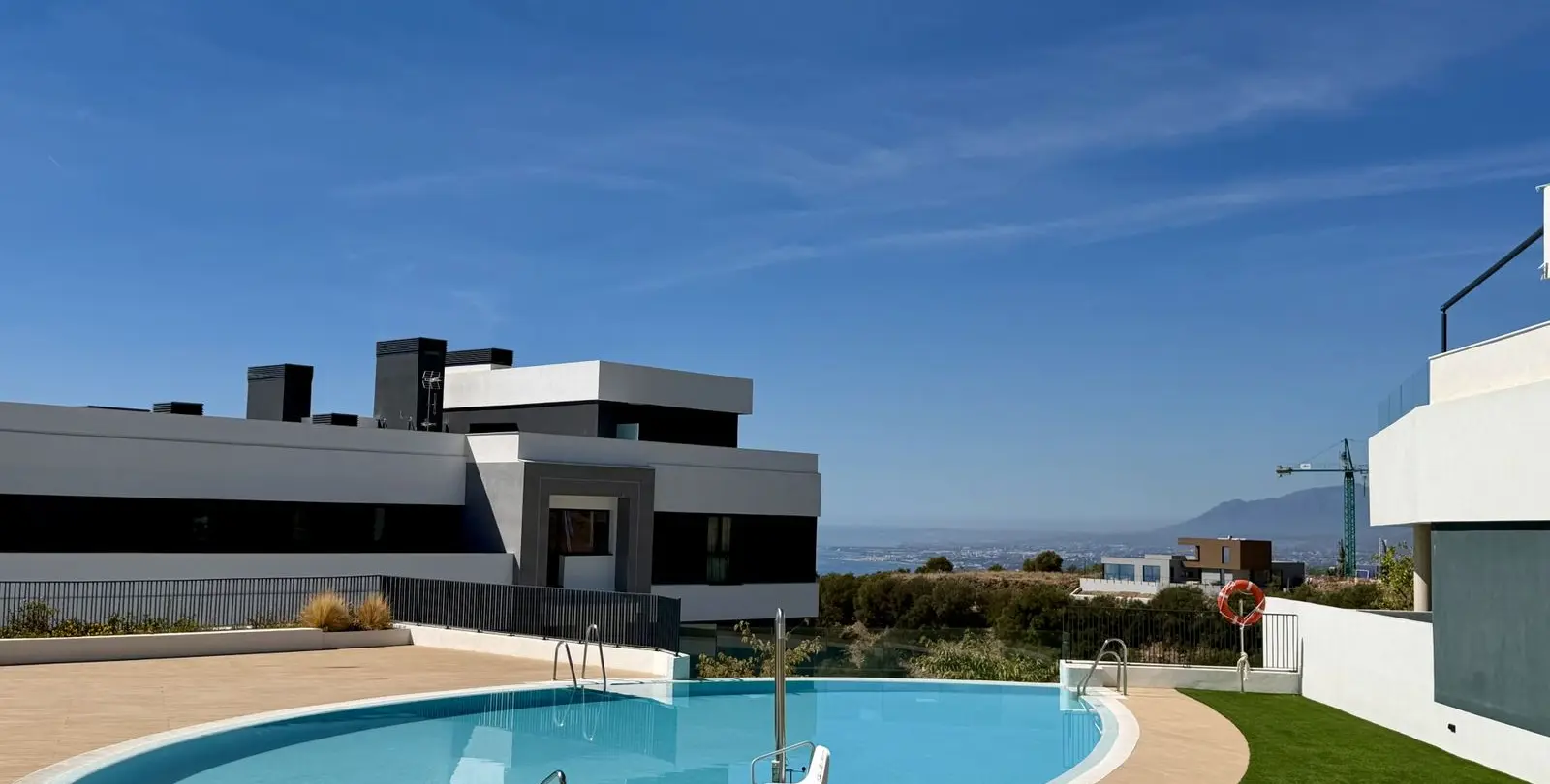 Sale of middle floor apartment in Marbella 24