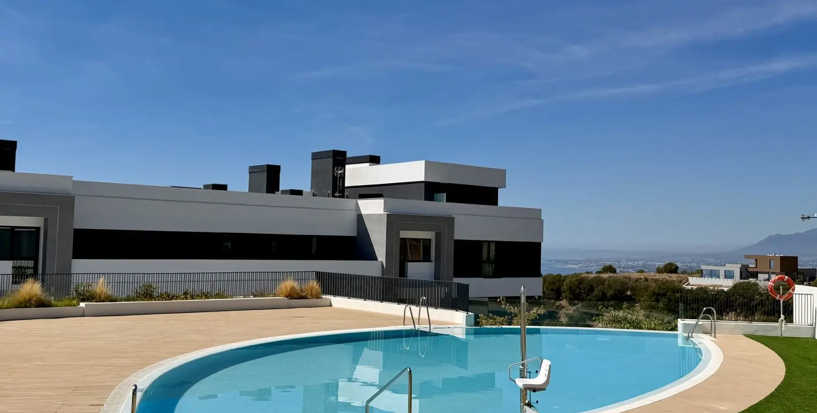 Sale of middle floor apartment in Marbella 25