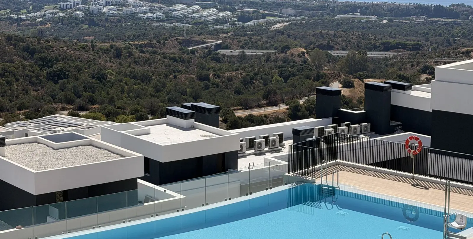 Sale of middle floor apartment in Marbella 27