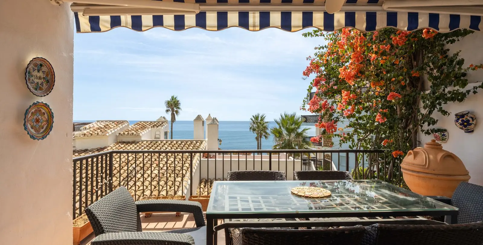 Venta de apartamento en planta media en Calahonda 1