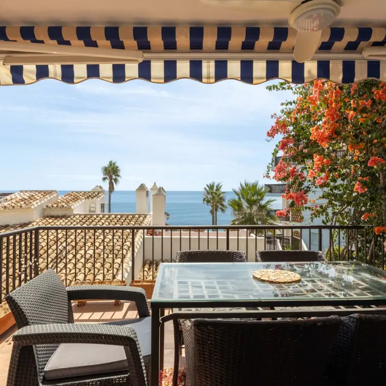 Venta de apartamento en planta media en Calahonda