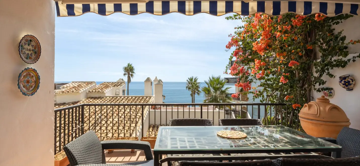 Venta de apartamento en planta media en Calahonda 0
