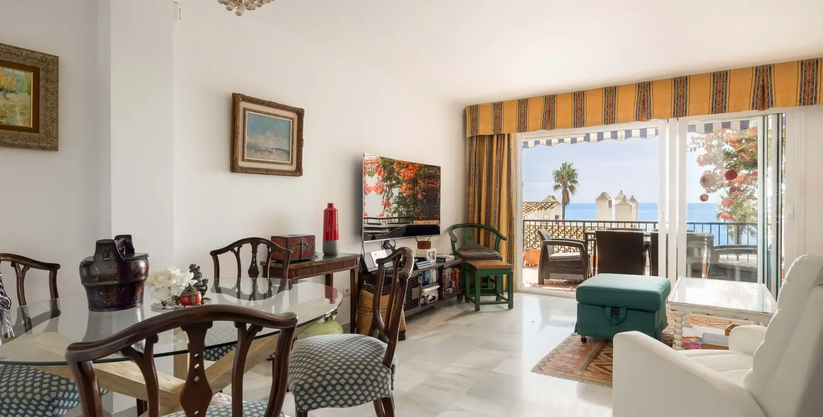 Venta de apartamento en planta media en Calahonda 2