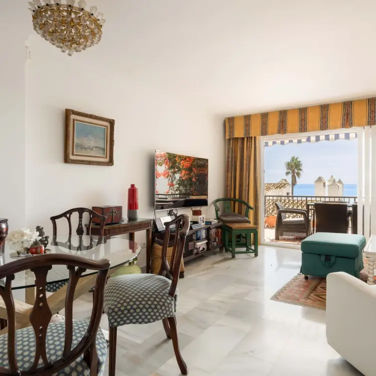 Venta de apartamento en planta media en Calahonda