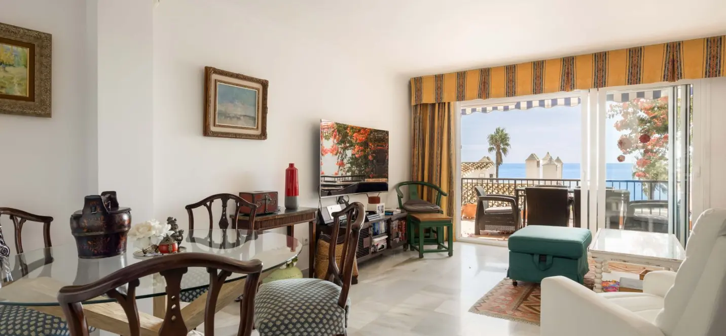 Venta de apartamento en planta media en Calahonda 1