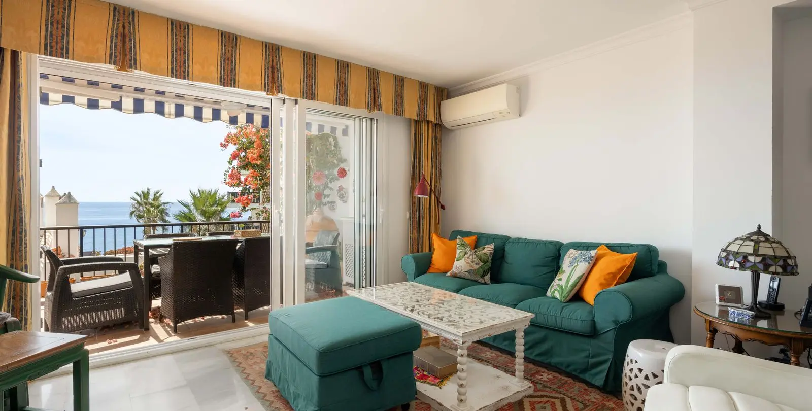 Venta de apartamento en planta media en Calahonda 3