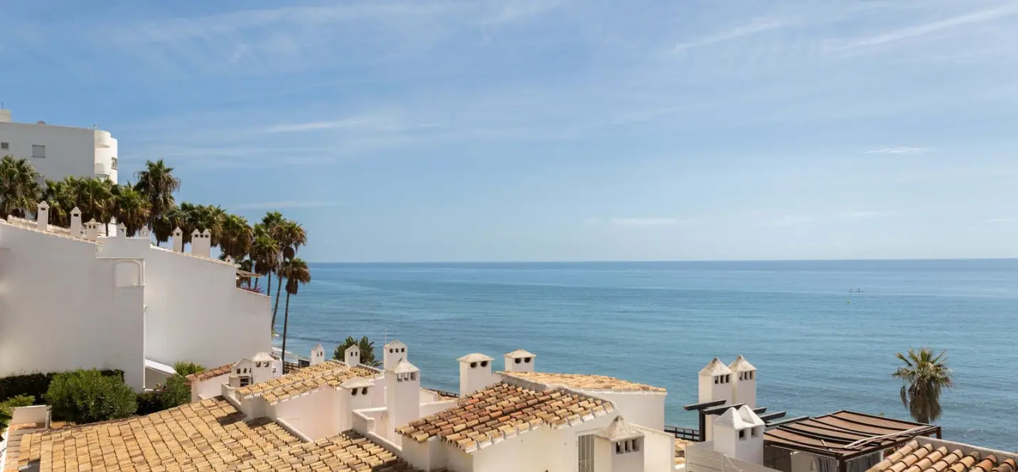 Venta de apartamento en planta media en Calahonda 3
