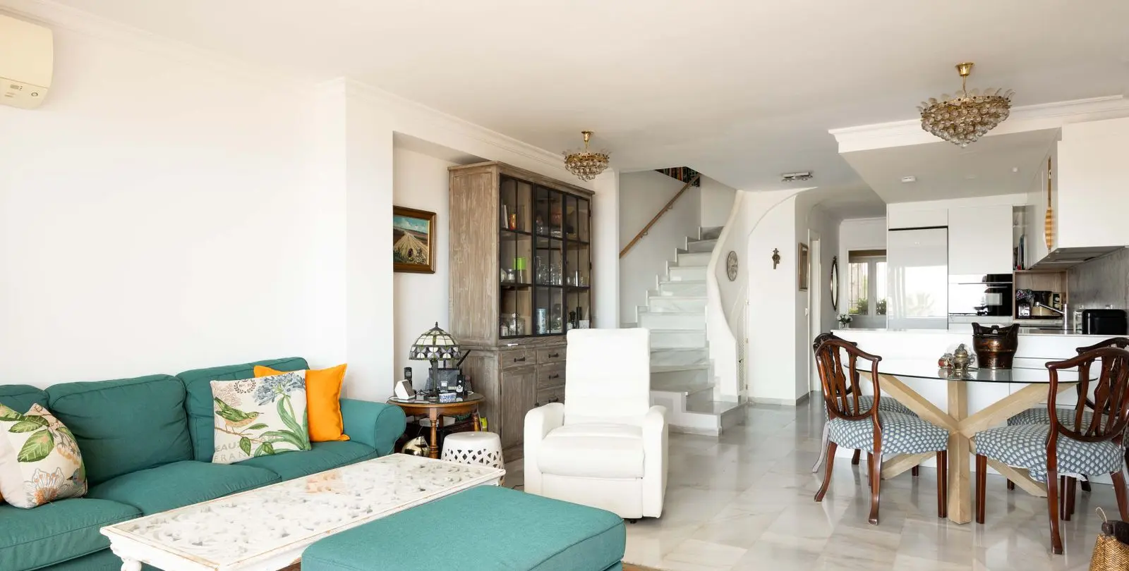 Venta de apartamento en planta media en Calahonda 5