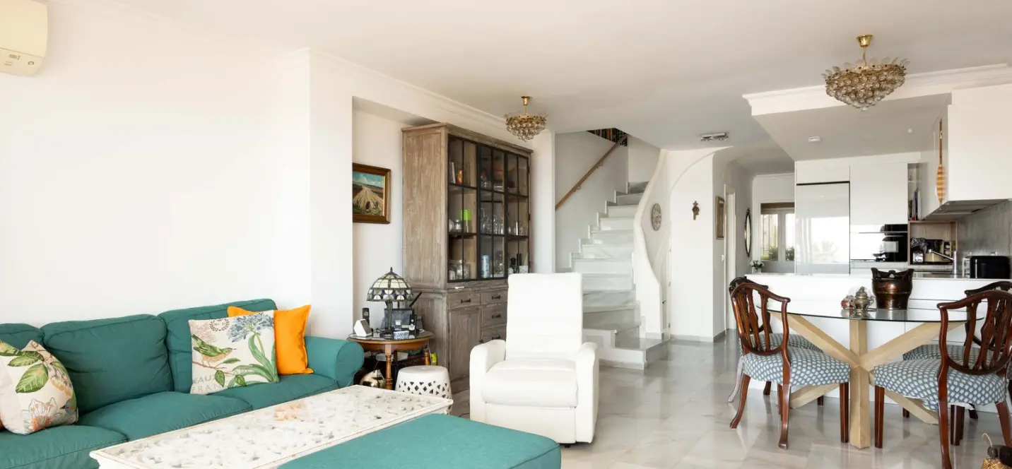 Venta de apartamento en planta media en Calahonda 4