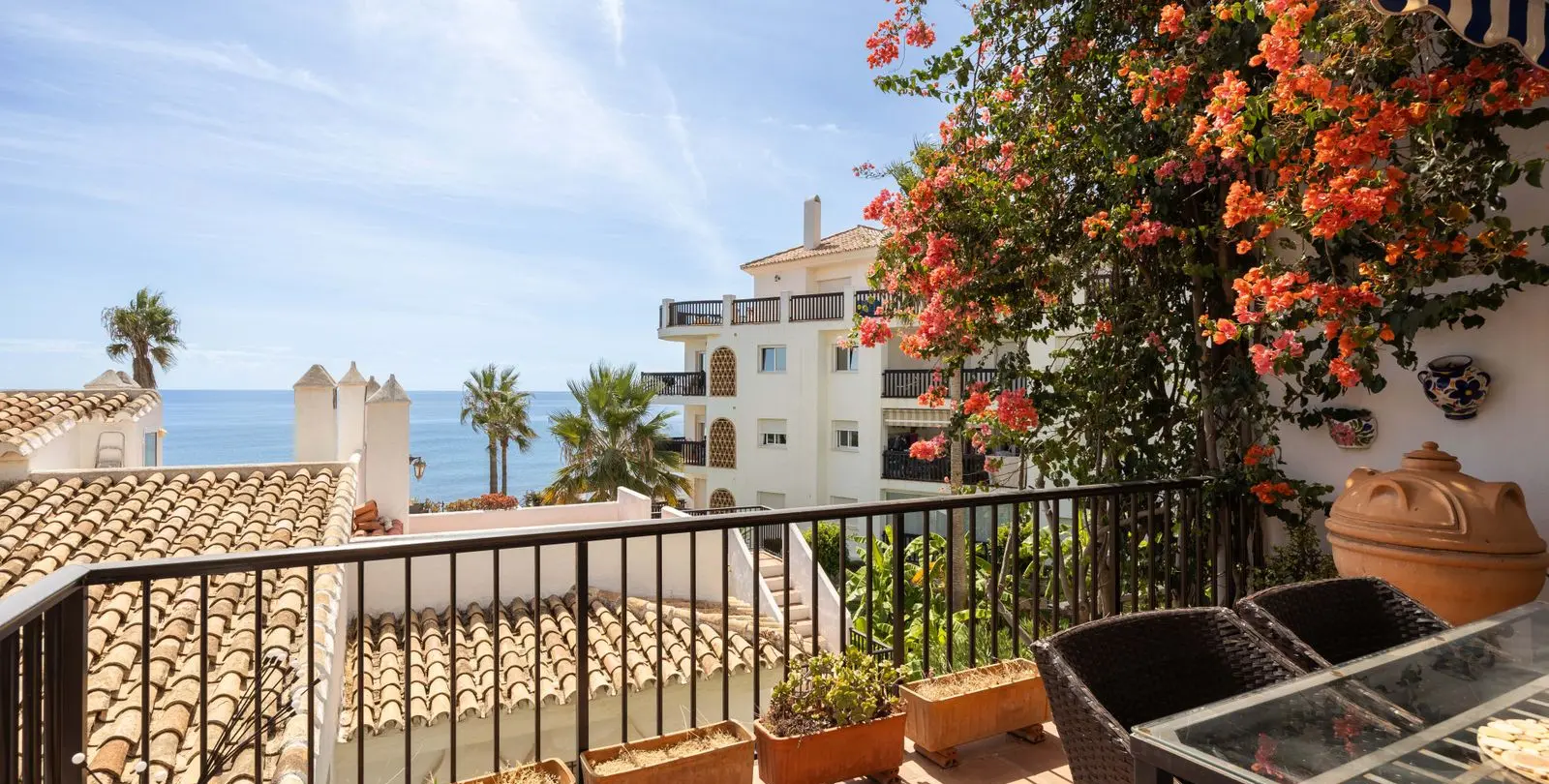 Venta de apartamento en planta media en Calahonda 12