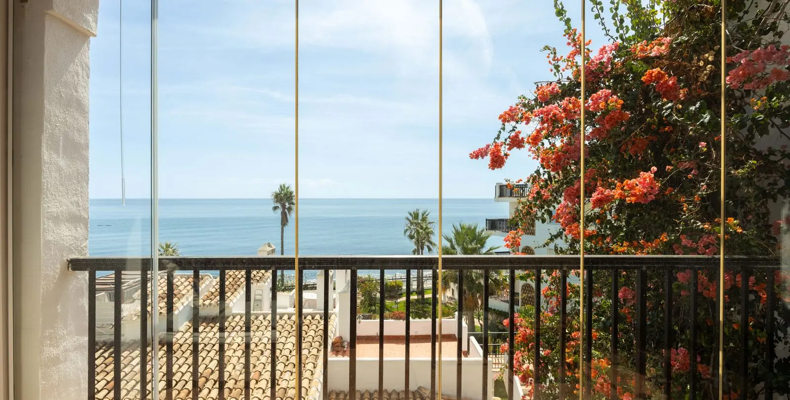 Venta de apartamento en planta media en Calahonda 13