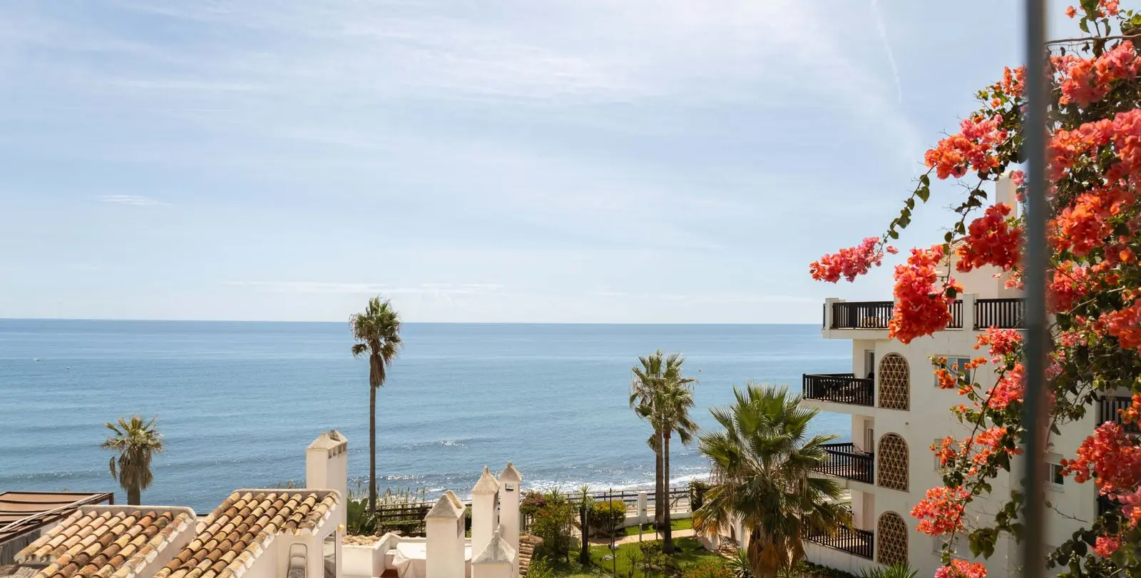 Venta de apartamento en planta media en Calahonda 17