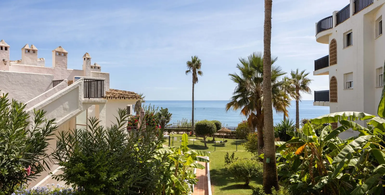 Venta de apartamento en planta media en Calahonda 18