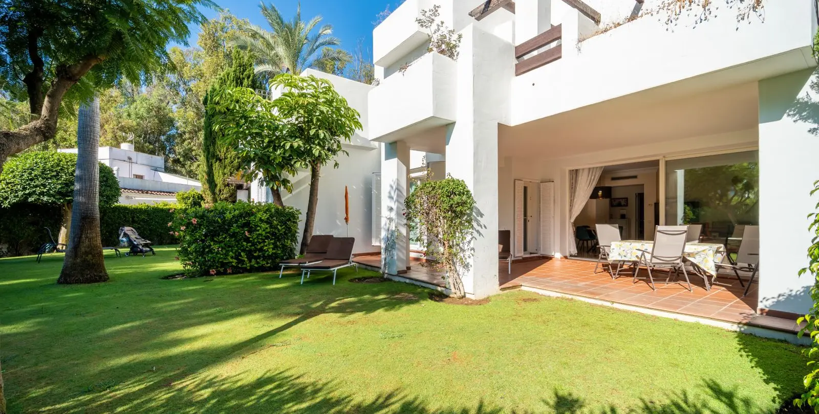 Sale of ground floor apartment in Estepona 1