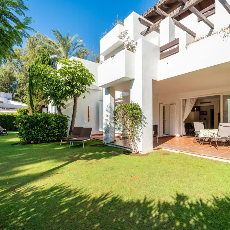 Sale of ground floor apartment in Estepona