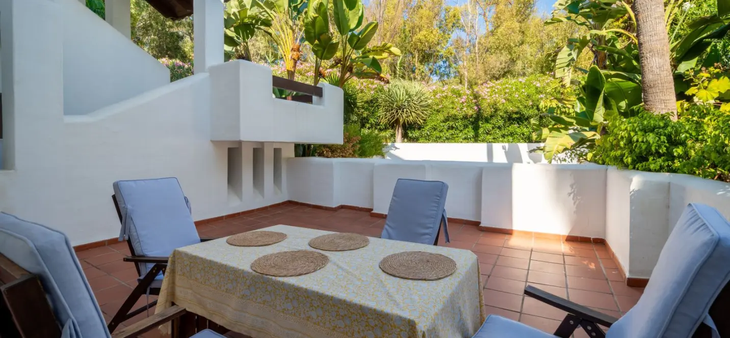 Sale of ground floor apartment in Estepona 1