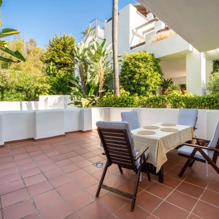 Sale of ground floor apartment in Estepona