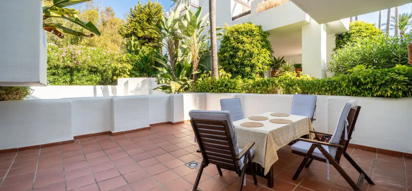 Sale of ground floor apartment in Estepona 2