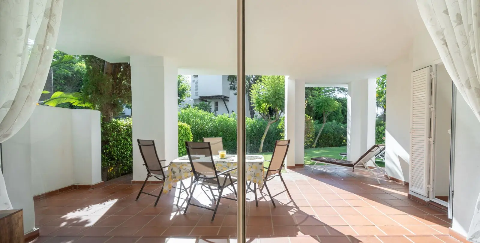 Sale of ground floor apartment in Estepona 10