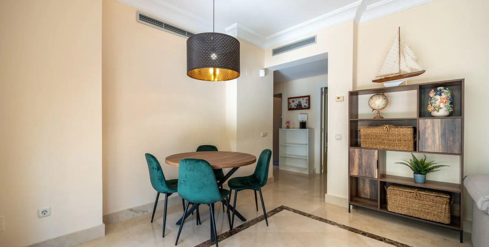 Sale of ground floor apartment in Estepona 12