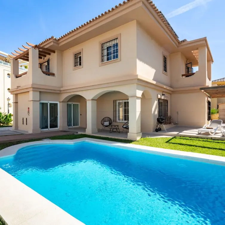 Продажа  отдельно стоящей виллы в La Cala Hills