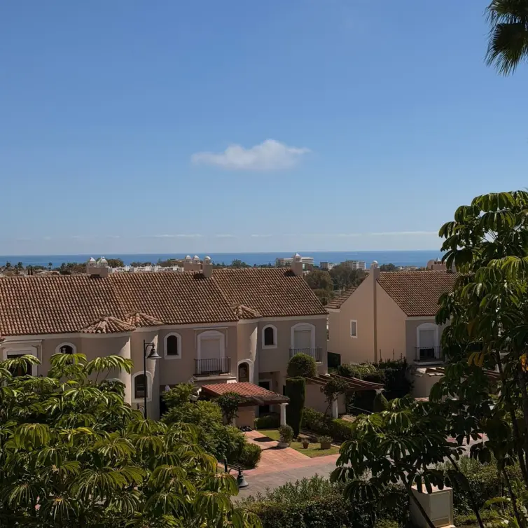 Sale of townhouse in El Paraiso