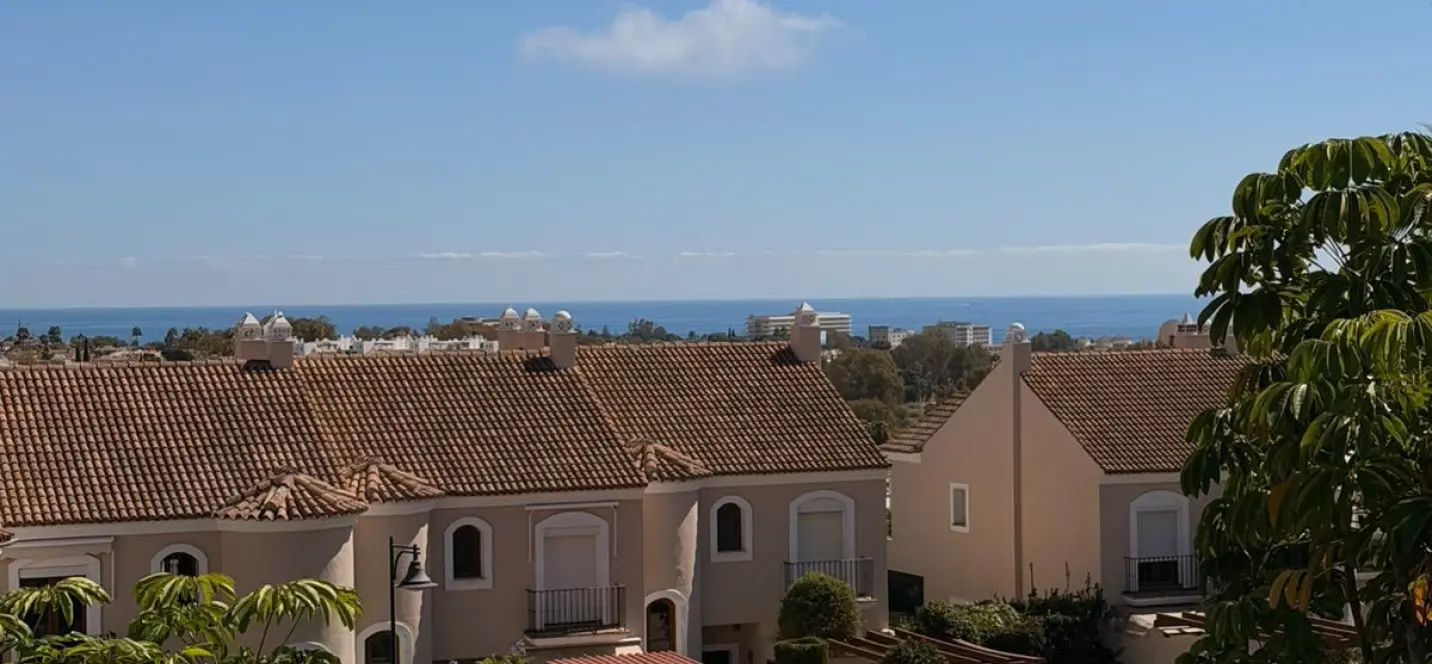 Sale of townhouse in El Paraiso 0