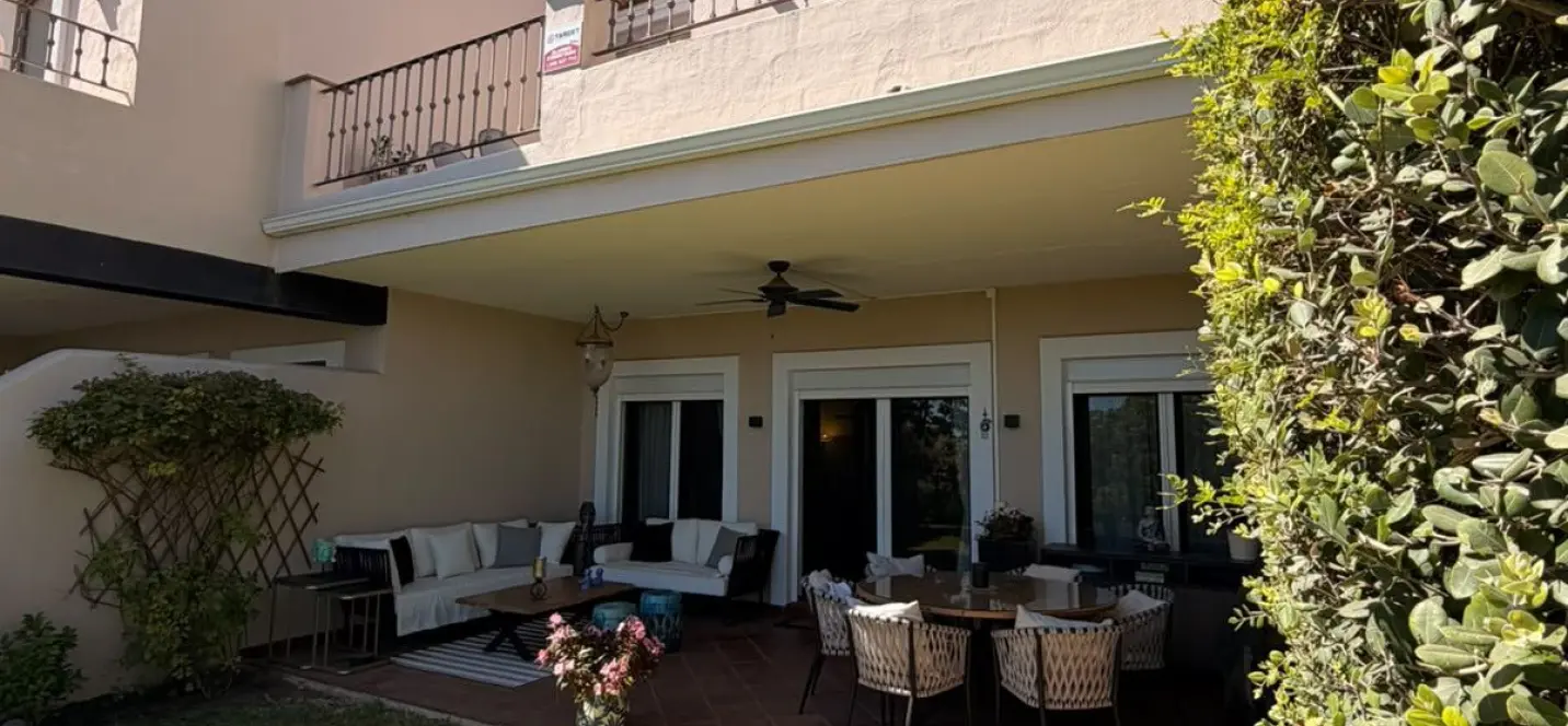 Sale of townhouse in El Paraiso 2