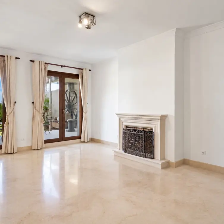 Sale of townhouse in El Paraiso