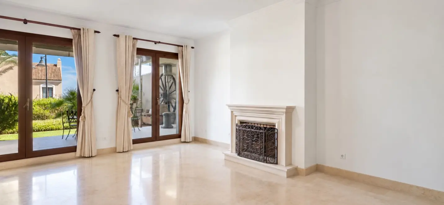 Sale of townhouse in El Paraiso 4