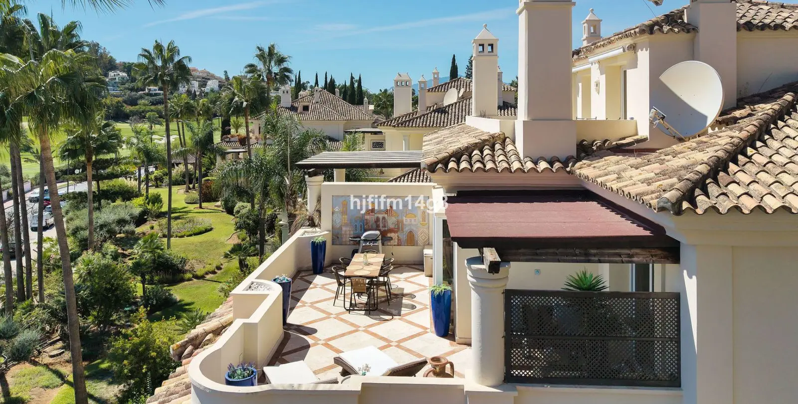 Sale of penthouse in Nueva Andalucía 1