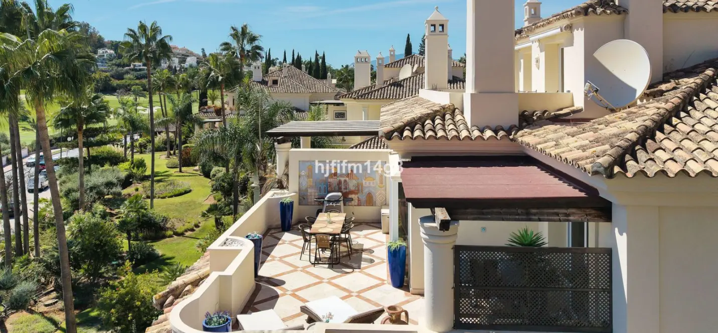 Sale of penthouse in Nueva Andalucía 0