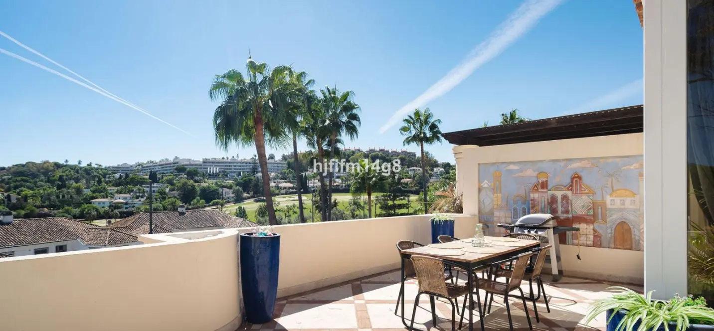 Sale of penthouse in Nueva Andalucía 2