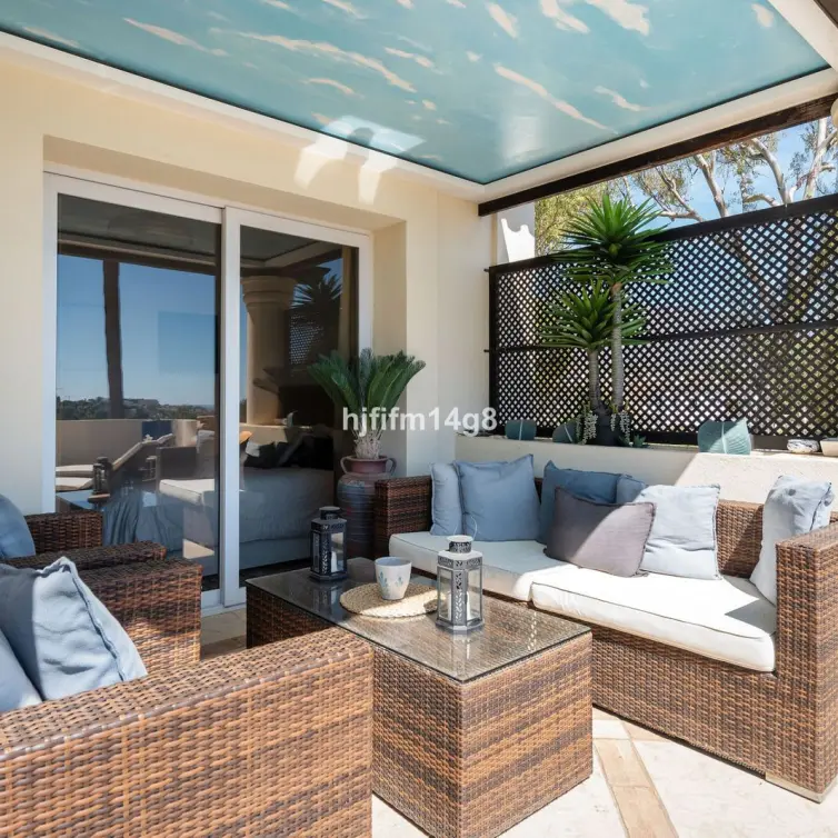 Sale of penthouse in Nueva Andalucía