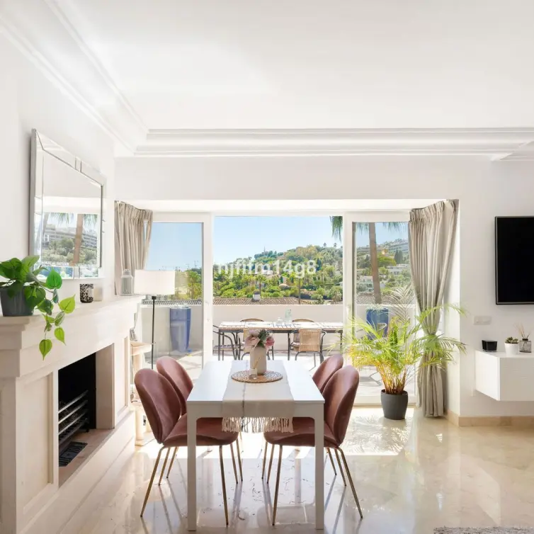 Sale of penthouse in Nueva Andalucía