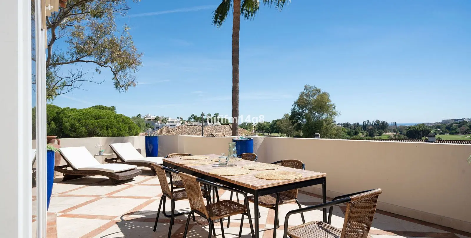Sale of penthouse in Nueva Andalucía 14