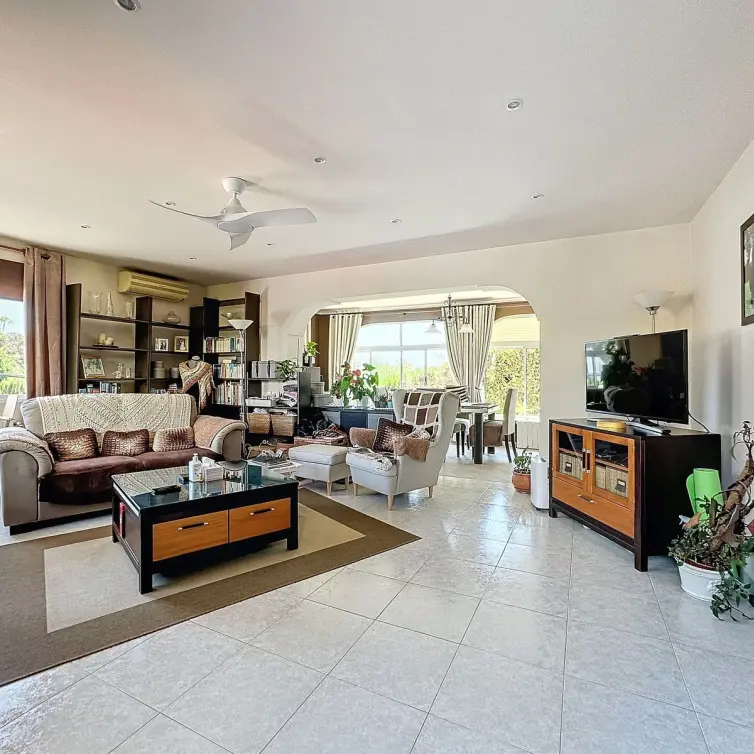 Sale of detached villa in Nueva Andalucía
