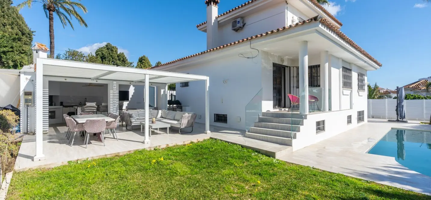 Sale of detached villa in Atalaya 0