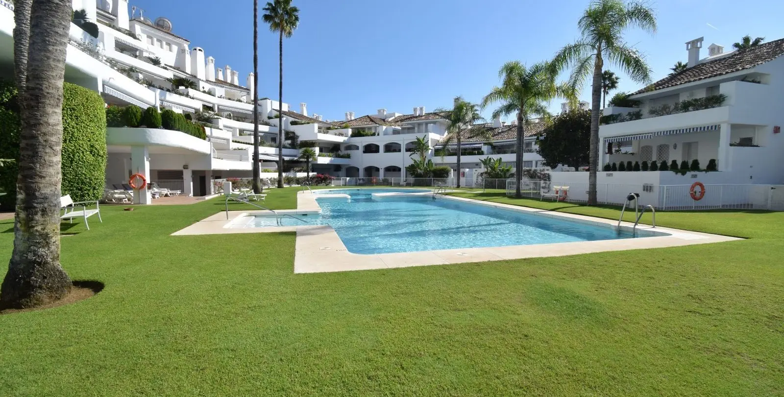 Sale of ground floor apartment in Río Real 2